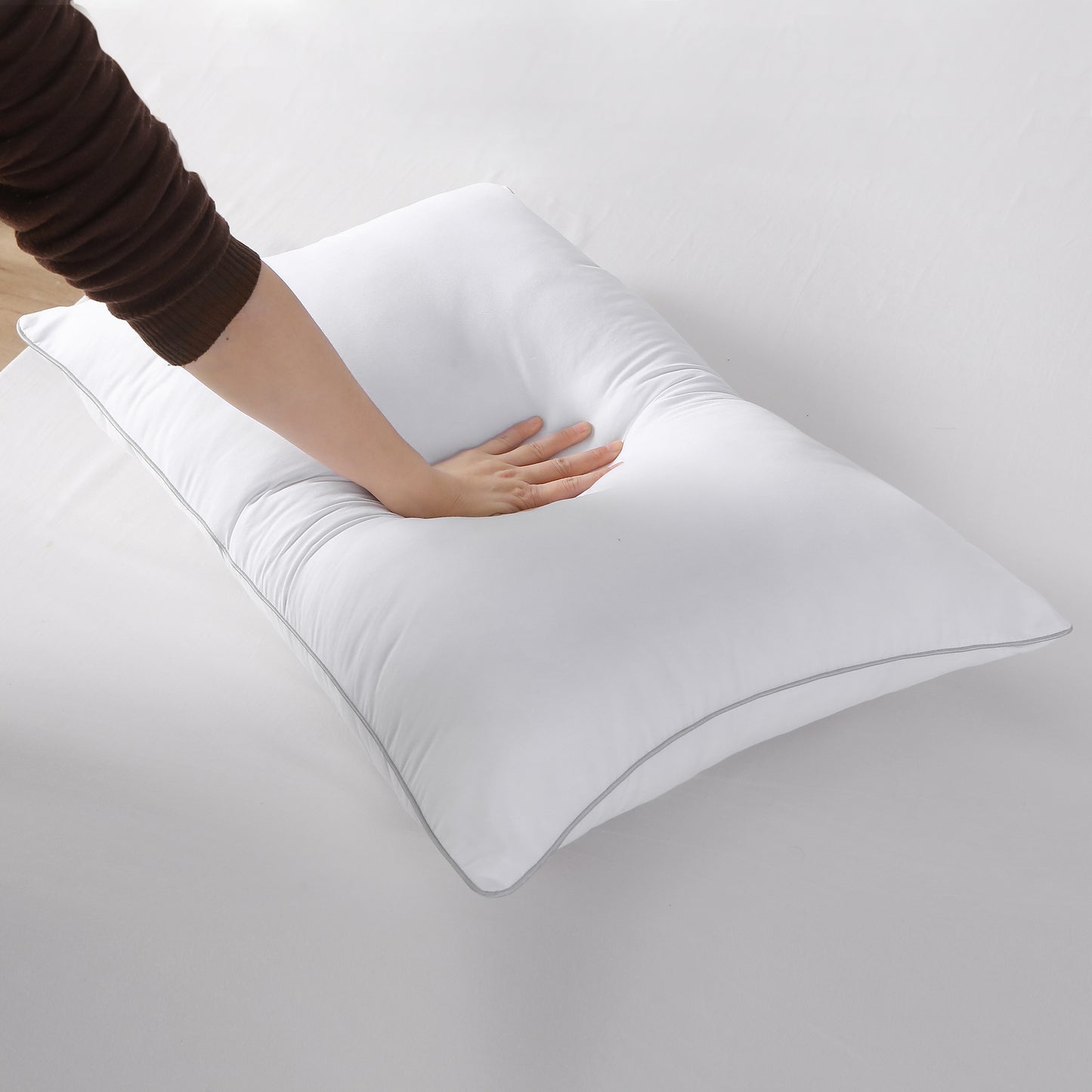Medium Firm Oreiller Breathable Sleeping Silver Piping Bed Pillow for Side and Back Sleepers, 2 Piece Pack