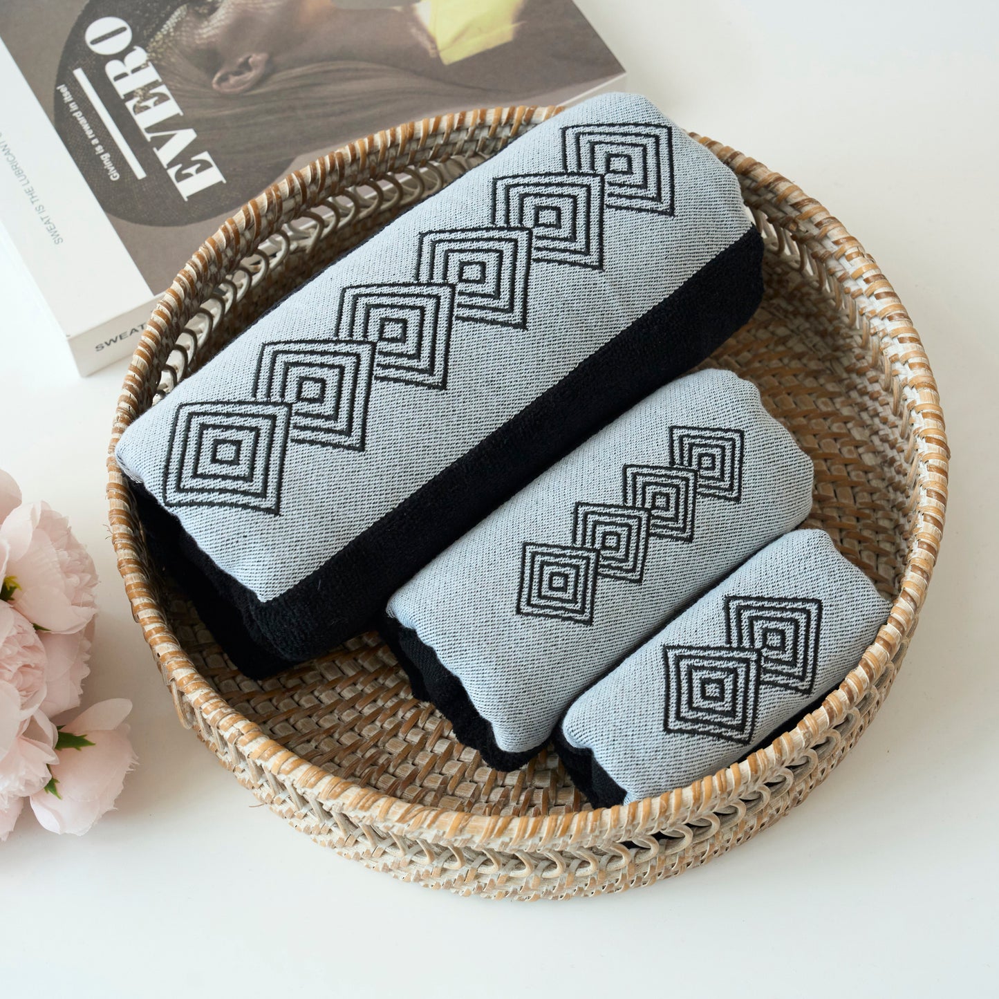 Premium Luxury Decor 100% Cotton Soft Bathroom Modern Embroidered 3 Piece Towel Set, Modern Square Pattern