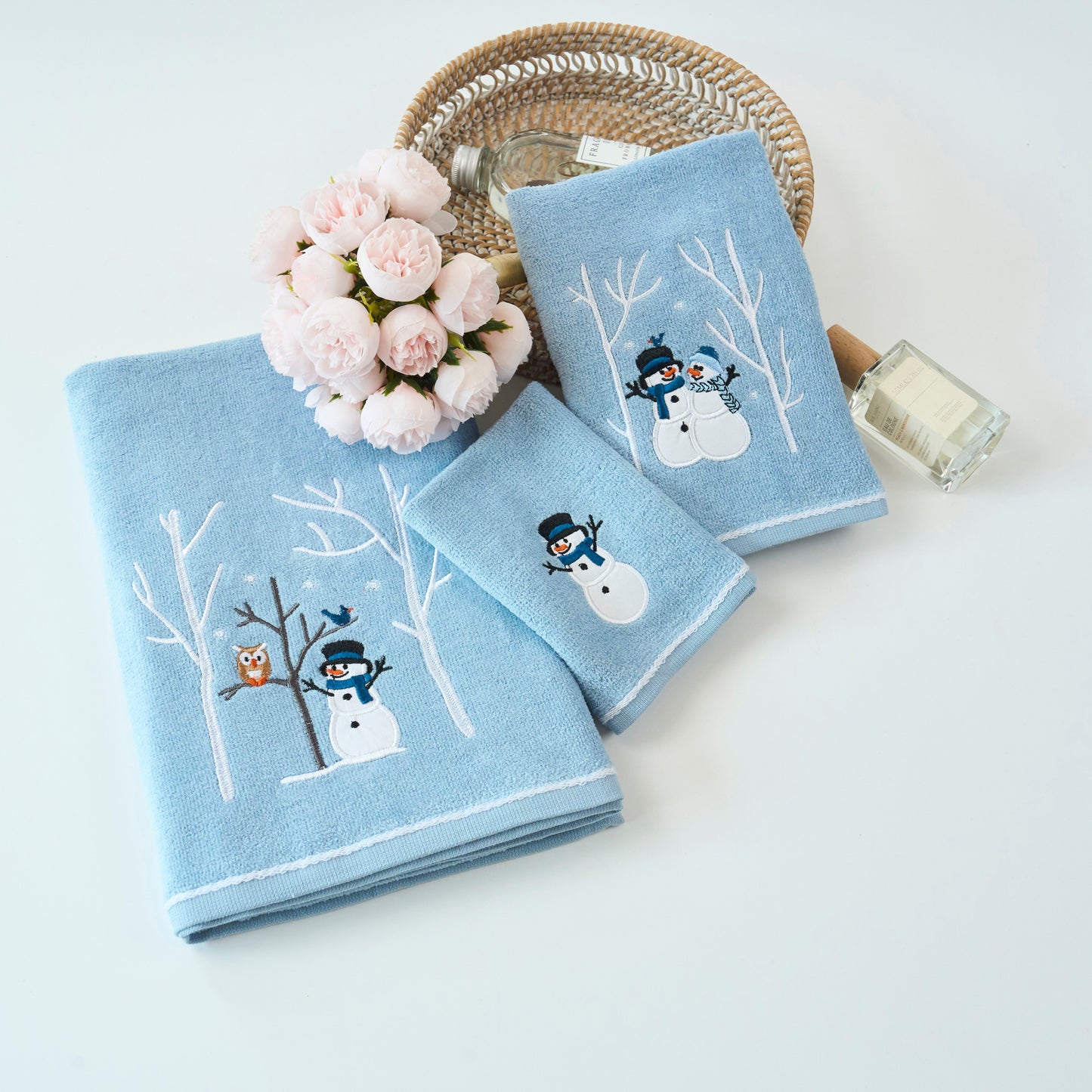 Premium Luxury Xmas Decor Soft 100% Cotton Embroidered Bathroom Christmas 3 Piece Towel Set, Blue Color Snowman