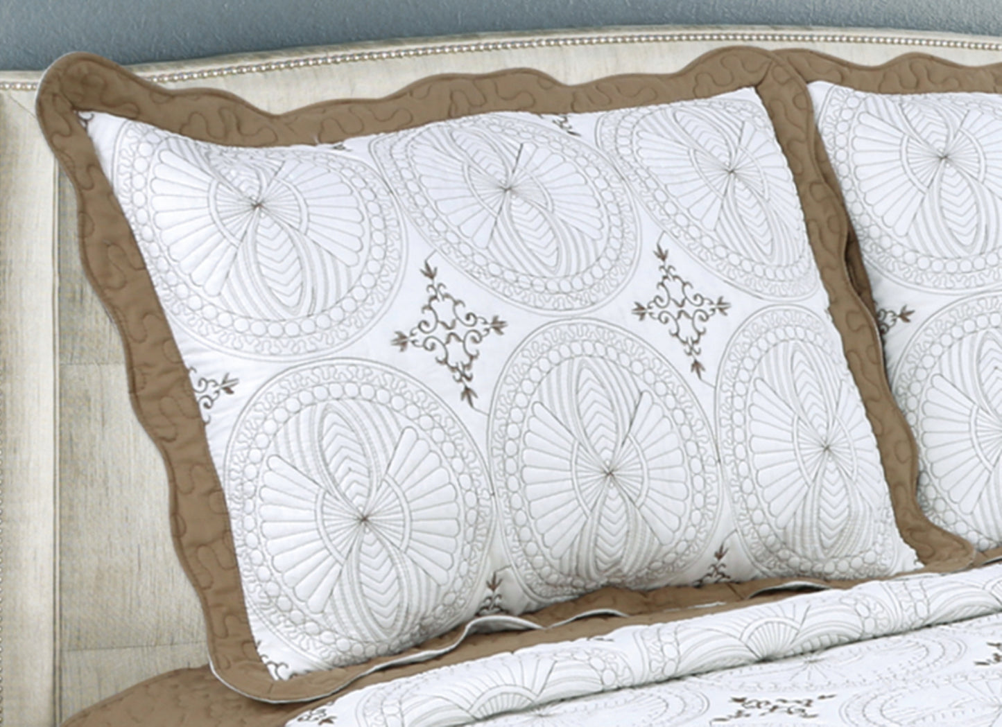 Embroidered Stitching Soft Bedding Solid Summer Quilt Set, Geometric Circles