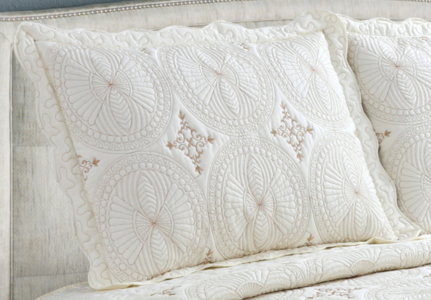 Embroidered Stitching Soft Bedding Solid Summer Quilt Set, Geometric Circles