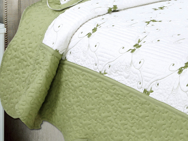Embroidered Stitching Soft Bedding Solid Summer Quilt Set, Floral Pattern
