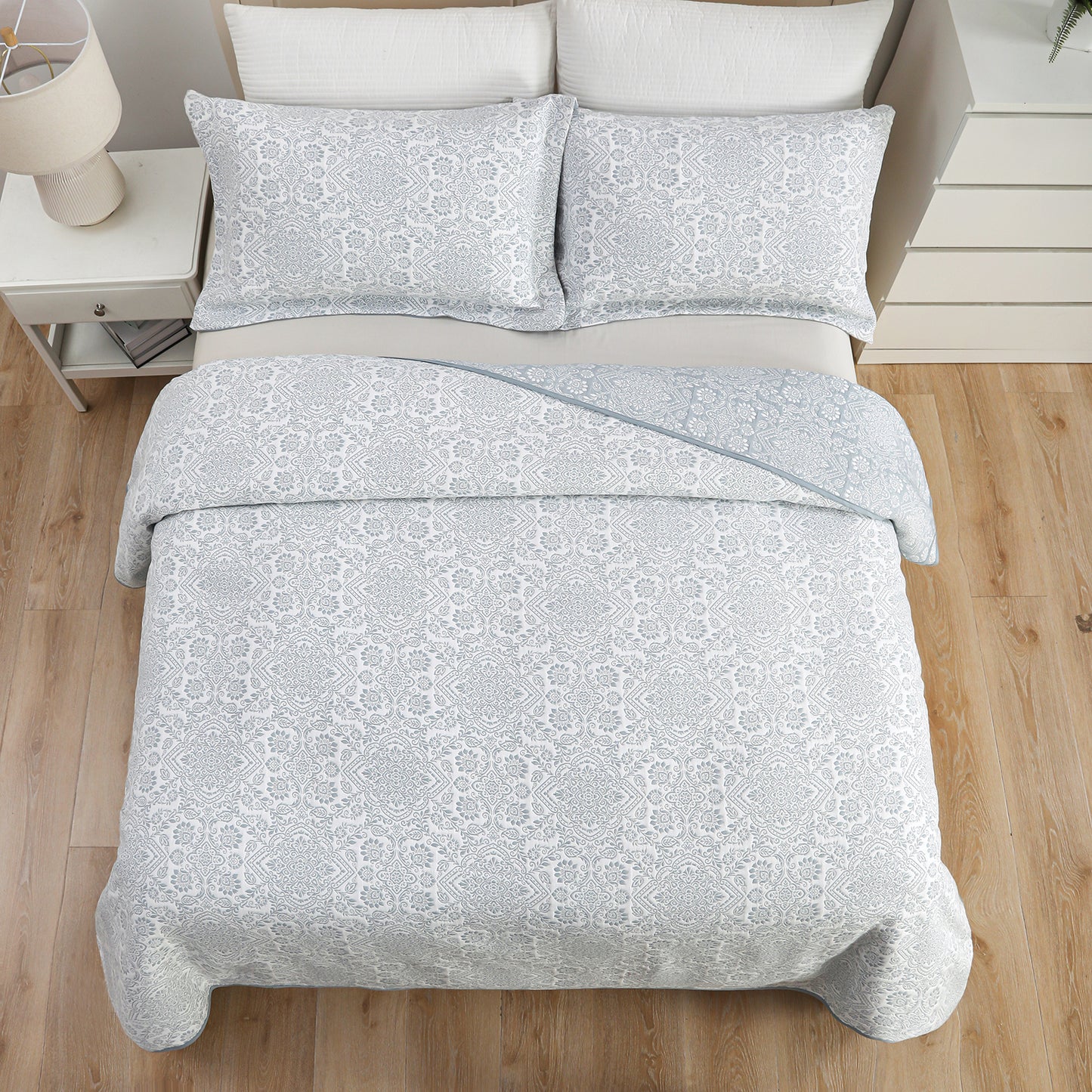 Jacquard Embroidered Stitching Soft Bedding Solid Summer Quilt Set, Blue Floral