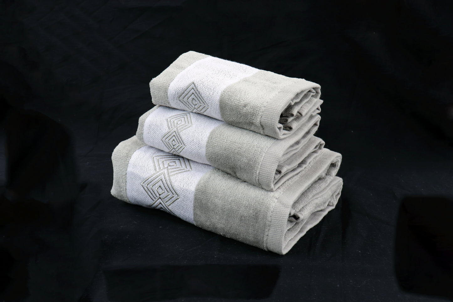 Premium Luxury Decor 100% Cotton Soft Bathroom Modern Embroidered 3 Piece Towel Set, Modern Square Pattern