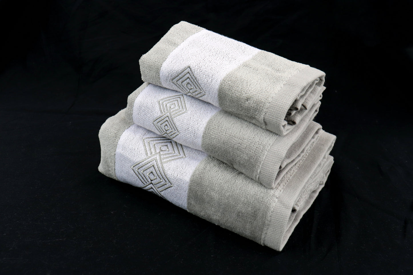 Premium Luxury Decor 100% Cotton Soft Bathroom Modern Embroidered 3 Piece Towel Set, Modern Square Pattern