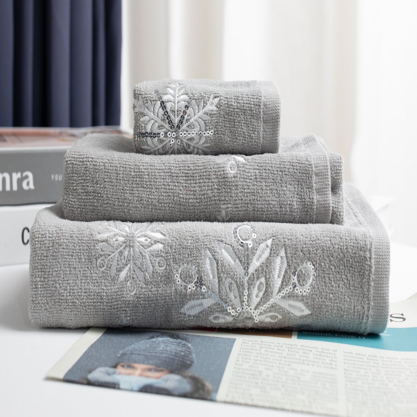 Premium Luxury Xmas Decor Soft 100% Cotton Embroidered Bathroom Christmas 3 Piece Towel Set, Grey Snowflake
