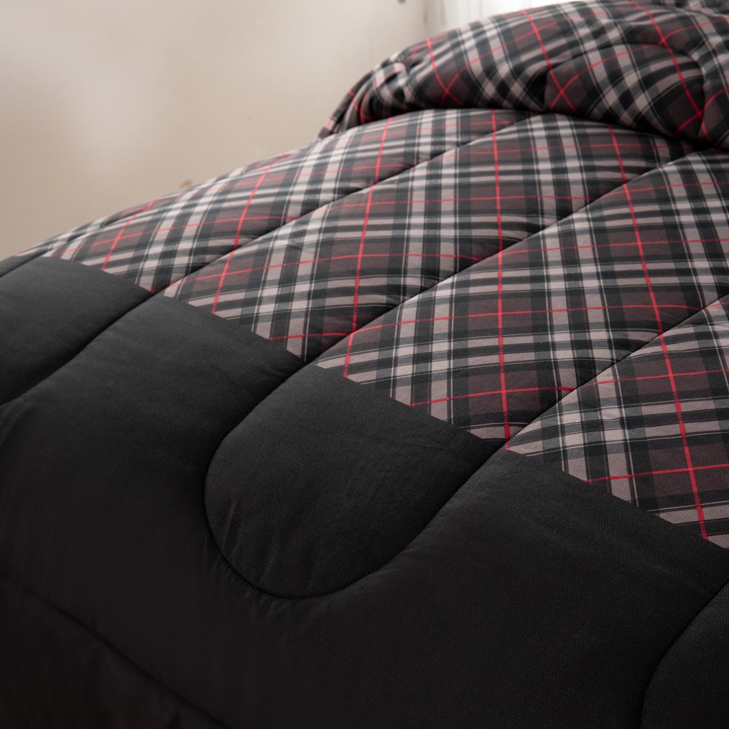 Home Decor Soft Luxury Fluffy Goose Down Alternative Bedding Printed Comforter Set, Modern Black Grey Geometric Plaid