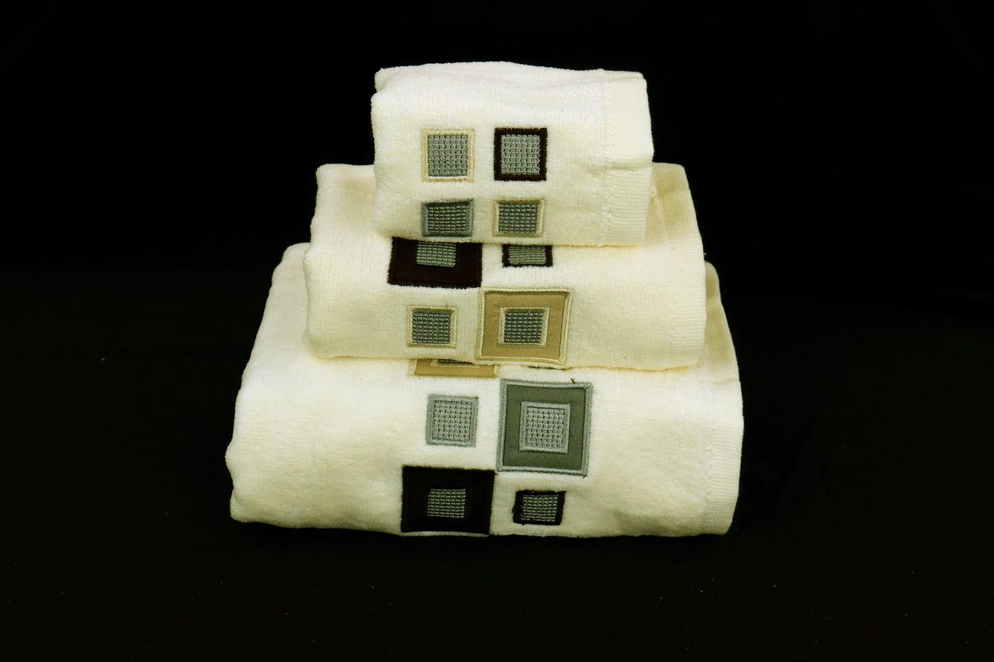 Premium Luxury Decor 100% Cotton Soft Bathroom Modern Embroidered 3 Piece Towel Set, Ivory Squares Pattern