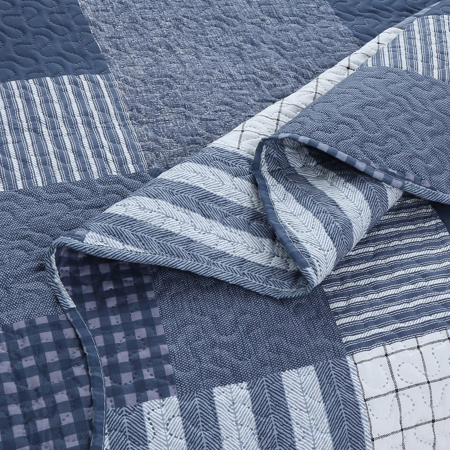Printed Embossed Pinsonic Soft Bedding Summer Quilt Set, Navy White Plaid