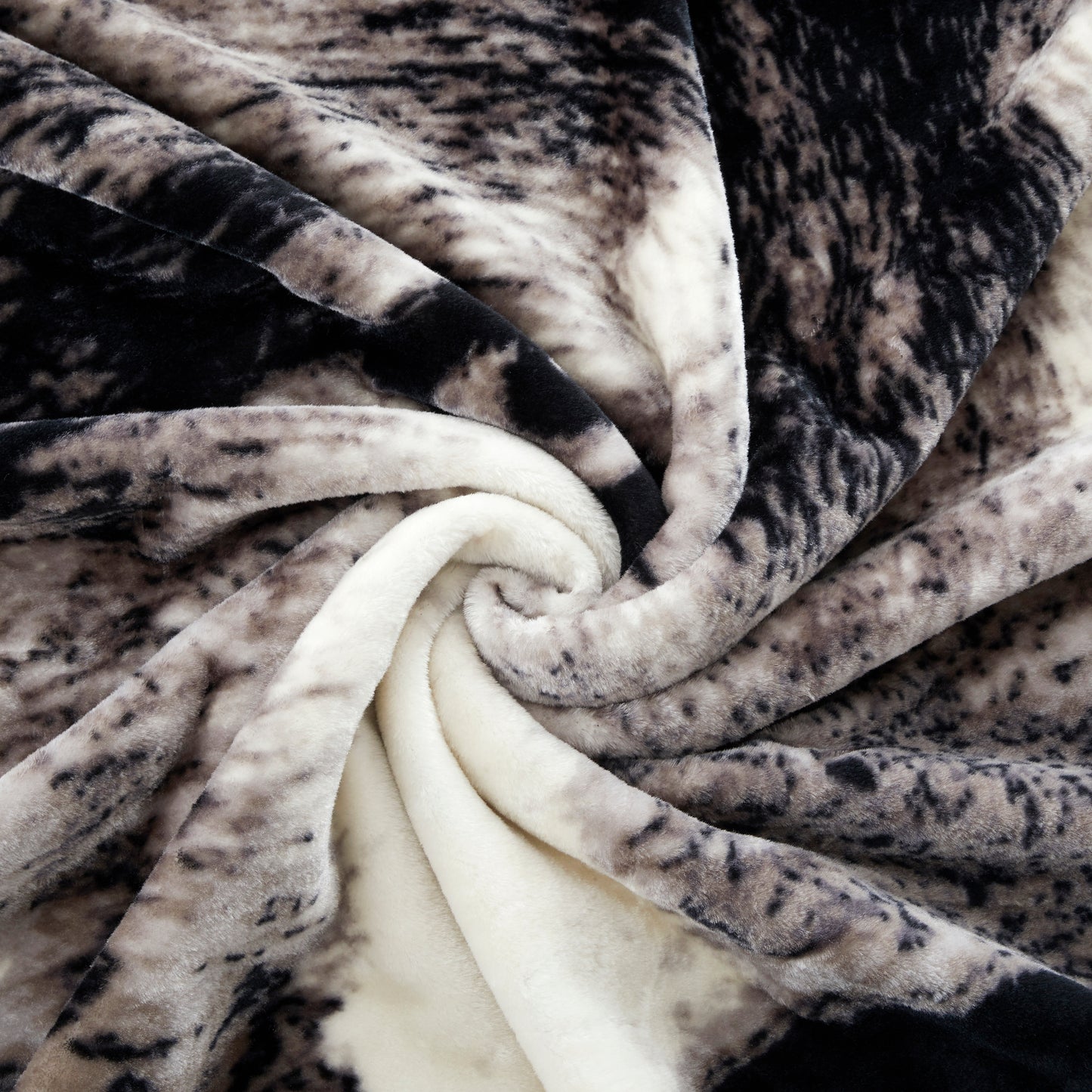 Printed Reversible Woven Fluffy Plush Soft Warm Korean Style 2 Ply Flannel Fleece Throw Animal Mink Blanket, 78" x 86" Wolf