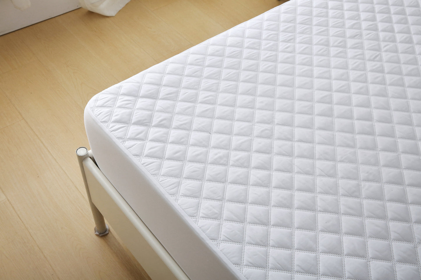 Premium Luxury Soft Quilted Waterproof All Season Deep Pocket Bedding Mattress Cover Protector Fitted Mattress Pad