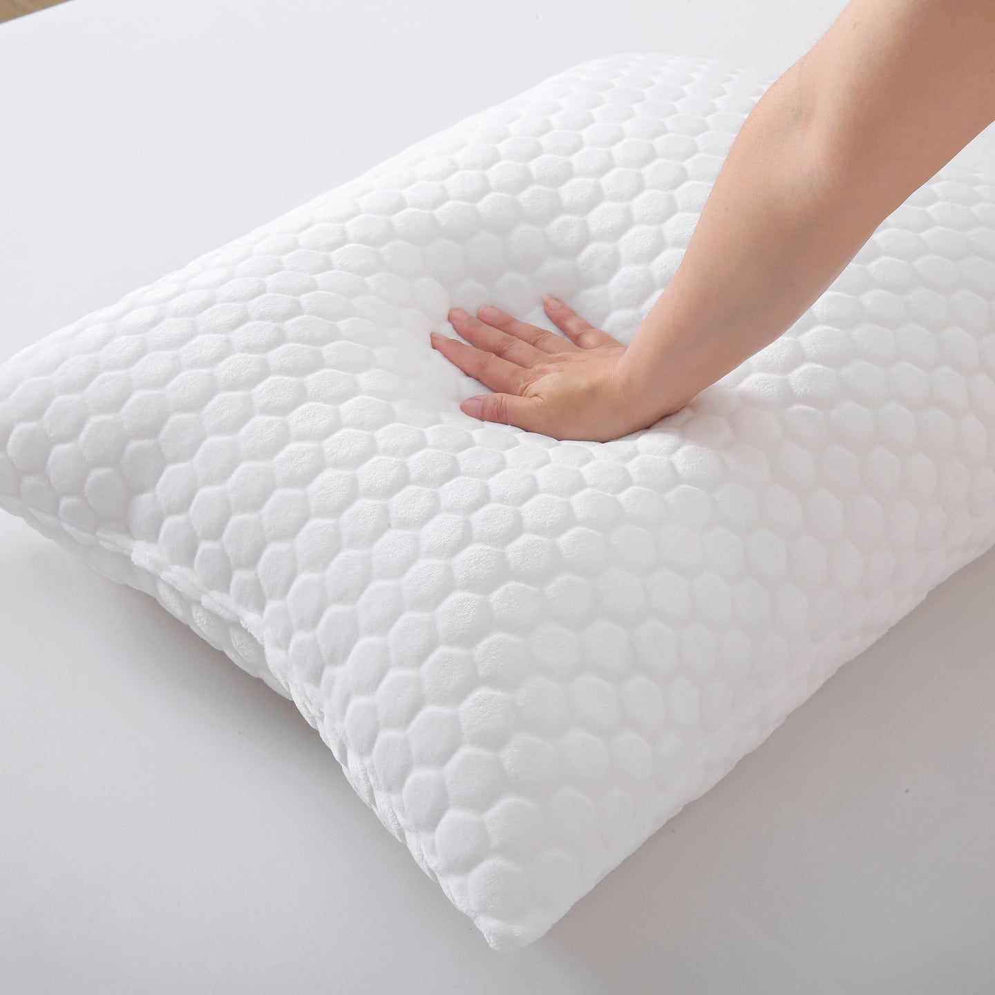 Oreiller Breathable Soft 3D Embossed Cozy Plush Sleeping Bed Pillow for Side and Back Sleepers, Jumbo Size