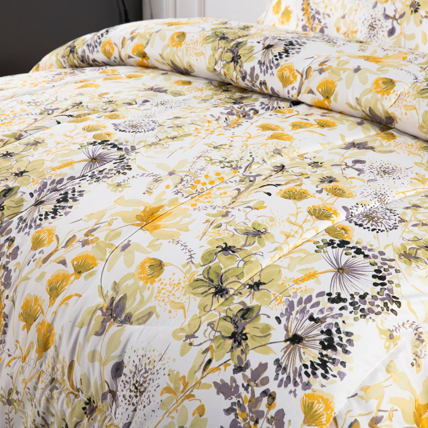 Printed Bed in a Bag Soft Luxury Fluffy Goose Down Alternative Comforter and Sheet Set, Modern Hydrangea Floral Pattern